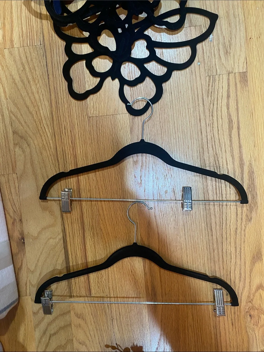 15 assorted velvet hangers
